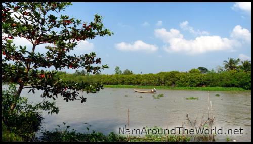 Loin de la frénésie des marchés flottants | Far from the frenzy of floating markets